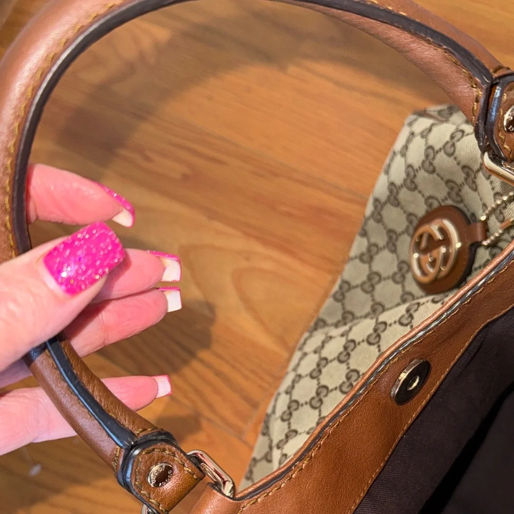 Gucci Tan and Brown Monogram Shoulder Bag - Picture 6 of 8